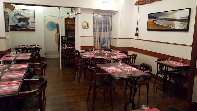 Vue intérieure du restaurant La Marine, ambiance conviviale