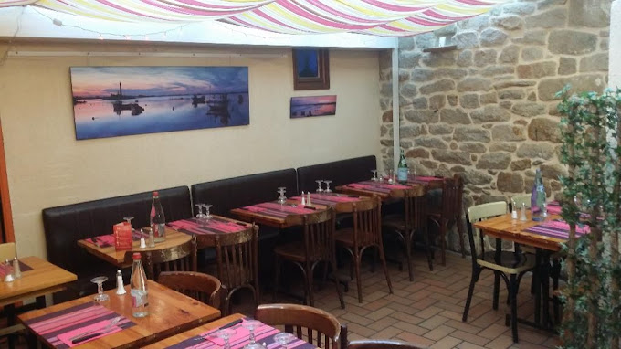 Vue de l'intérieure du restaurant La Marine à Pont-l’Abbé